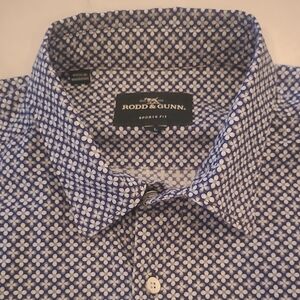 RODD & GUNN Short-sleeve Button-down Blue & White Geometric Pattern.  Size L